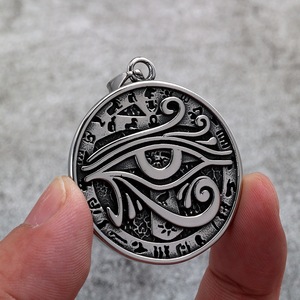 yunnique Pendentif rétro en acier inoxydable pour homme, breloque à thème œil d'Horus égyptien ancien, pour cadeau de fête ou accessoire vestimentaire - Product Image 4