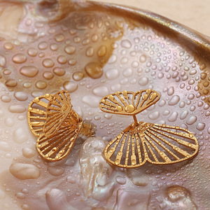 Boucles d'oreilles papillon plaquées or 18 carats en alliage de zinc, boucles d'oreilles tendance pour femmes EH968 - Product Image 1