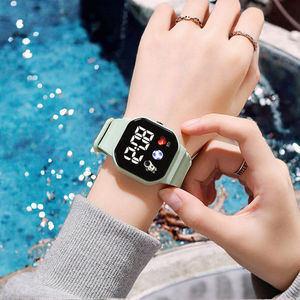 Montre numérique LED <span class=keywords><strong>pour</strong></span> enfants, motif football, boîtier carré, fonction plongée, bracelet en silicone – Vente en gros à prix réduit - Product Image 3