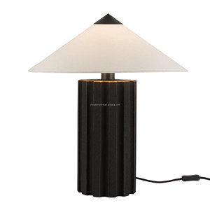 Lámpara de Escritorio Moderna Art Deco con Brazo de Latón, Detalles en Negro y Esfera de Alabastro |   Iluminación de Lujo para Hoteles y Oficinas - Product Image 6