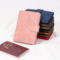 Porte-passeport en similicuir PU souple de qualité supérieure avec fermeture magnétique et emplacements multiples pour cartes