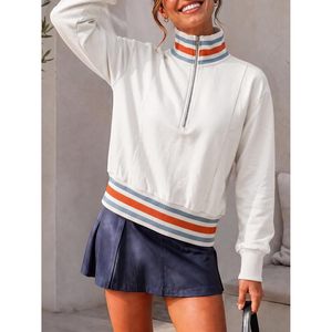 Sudadera Corta Personalizada para Mujer con Media Cremallera, Manga Larga, Cuello Alto y Rayas Acanaladas - Product Image 2