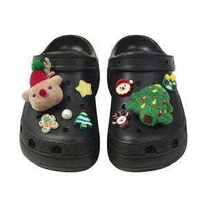 Chaussures à trous en EVA pour hommes, série Noël, sabots fermés 3D – Imperméables, respirantes, légères, séchage rapide, antidérapantes - Product Image 4