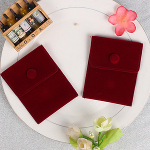 Pochette en velours de qualité supérieure pour bijoux et bracelets avec fermeture à pression, sac cadeau avec logo double face - Product Image 3