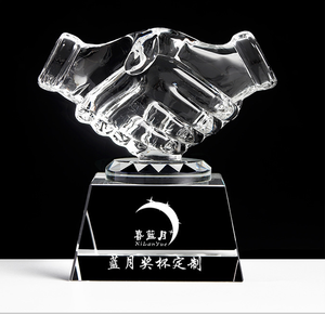 Trophée en cristal coloré à pouce en l'air, gravure personnalisée en gros, cadeau souvenir bon marché pour les enfants, compétition - Product Image 4
