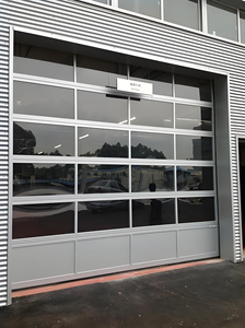 <span class=keywords><strong>Porte</strong></span> <span class=keywords><strong>de</strong></span> <span class=keywords><strong>garage</strong></span> <span class=keywords><strong>sectionnelle</strong></span> en verre automatique <span class=keywords><strong>de</strong></span> haute qualité à protection des doigts <span class=keywords><strong>avec</strong></span> <span class=keywords><strong>porte</strong></span> piétonne - Product Image 3