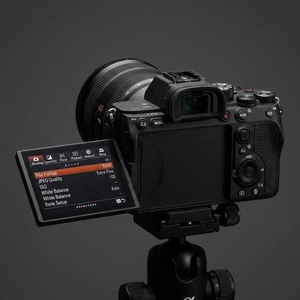 <span class=keywords><strong>Sony</strong></span> A7M3 Alpha <span class=keywords><strong>7</strong></span> <span class=keywords><strong>III</strong></span> ILCE-7M3 Usada Original con Lente de 50 mm f/1.8, 24.2MP, Fotograma Completo, Video 4K, Kit para Retratos y Vlogging, Obturador Bajo - Product Image 4