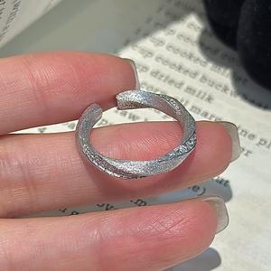 Bague en argent pur S925, motif torsadé brossé, design vintage de niche avec incrustation de zircon, simple et élégante, bague à ouverture - Product Image 1