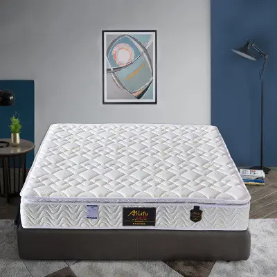 Elastic latex mattress with high resilience and close fitting