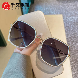 แว่นกันแดดทรงโลหะสำหรับผู้หญิง Qianai ป้องกันรังสียูวี 400 เลนส์โพลาไรซ์ PC แบบที่ 3 ดีไซน์วงแหวนคู่ - Product Image 1