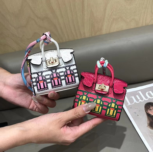 Nuevo estilo de lujo de cuero Pu Mini cartera bolso coche llavero regalo diseñador monedero bolso colgante llaveros - Product Image 5