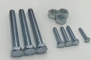 Vis à tête hexagonale de grade 8 fabriquées en Chine, haute résistance, pour la réparation automobile, les équipements lourds et l'installation de turbines éoliennes. - Product Image 3