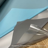 Film thermocollant réfléchissant élastique gris clair pour machine de découpe, vinyle HTV réfléchissant pour le désherbage et la création de motifs DIY
