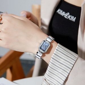 Reloj de Pulsera de Cuarzo para Mujer, Moderno, con Correa de Acero, Elegante, Versátil, Resistente al Agua - Product Image 4