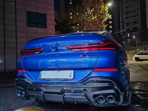 Kit Carrozzeria Stile PK per <span class=keywords><strong>BMW</strong></span> <span class=keywords><strong>X6</strong></span> <span class=keywords><strong>G06</strong></span> 2023+ in Fibra di Carbonio con Diffusore Posteriore, Griglia Anteriore, Labbro Diffusore e Spoiler - Product Image 5