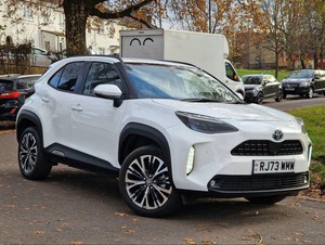USADO <span class=keywords><strong>2023</strong></span> para <span class=keywords><strong>Yaris</strong></span> <span class=keywords><strong>Cross</strong></span> Sedán Automático, Interior Oscuro, Asientos de Tela, Neumáticos R17, Volante a la Derecha, Pantalla Táctil, 5 Asientos, Euro IV - Product Image 2