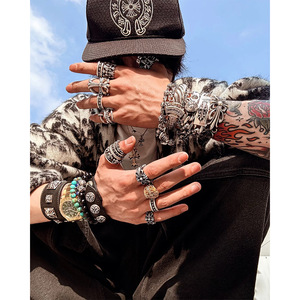 Pulsera Unisex Gruesa de Moda Hip Hop Rock con Cruz Punk Electrochapada, Flor Completa y Espada Distressed - Product Image 2