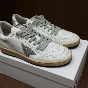 White Green <b>Walking</b> Style Sneakers Lace Up Low <b>Top</b> Casual Leather Look Shoes for Men and Women - Product Image 2