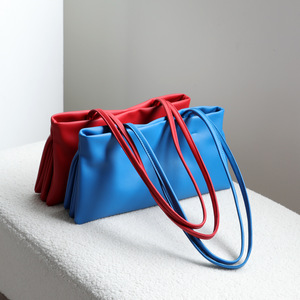 Sac à bandoulière souple en cuir véritable pour femme avec deux sangles et fermeture éclair, style simple, nouvelle collection Printemps/Été 2026 - Product Image 3