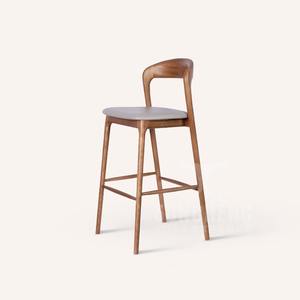 Tabouret <span class=keywords><strong>de</strong></span> bar haut en <span class=keywords><strong>bois</strong></span> massif, style moderne et simple, dossier élégant, chaise <span class=keywords><strong>de</strong></span> salle à manger en <span class=keywords><strong>bois</strong></span> et cuir, fabrication italienne, pour bars - Product Image 1