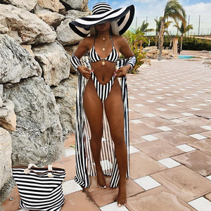 Conjunto de bikini de tres piezas con detalle de lazo a rayas y falda con abertura - Product Image 1