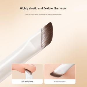 Ensemble de pinceaux de maquillage pour les yeux miniatures et portables, fibres synthétiques douces, pinceaux pour estomper les fards à paupières et pour les détails, avec sac de rangement à fermeture à pression - Product Image 3