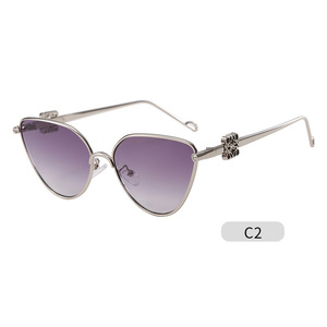 Gafas de lectura magnéticas para hombre con montura plegable y diseño para colgar del cuello - Product Image 5
