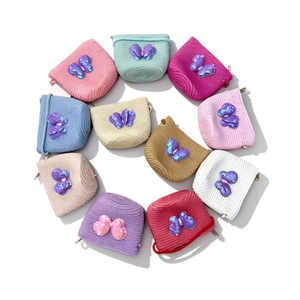 Bolso pequeño tejido de hierba de 12x14cm con diseño de mariposa con lentejuelas para niños - Product Image 1