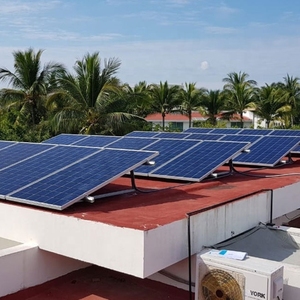 Système <span class=keywords><strong>de</strong></span> montage solaire pour toit plat SunRack avec supports en aluminium réglables pour une installation sécurisée des <span class=keywords><strong>panneaux</strong></span> photovoltaïques - Product Image 1