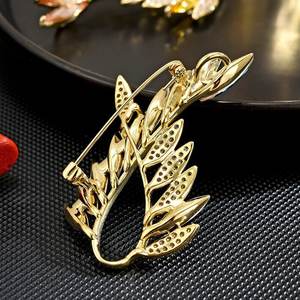 <span class=keywords><strong>Broche</strong></span> en cuivre avec zircon et cristal en forme de branche d'<span class=keywords><strong>olivier</strong></span> pour femmes, bijoux de mode pour mariage de Noël - Product Image 3