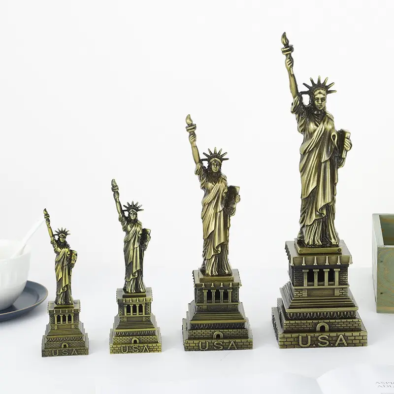 2023 sıcak satış özgürlük heykeli hatıra modeli süsler ev Lady Liberty heykelcik Metal el sanatları
