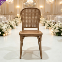 Chaise en résine plastique couleur bois en gros, dossier croisé en X, empilable, pour événements, mariages, locations de mobilier