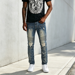Vaqueros ajustados de hombre estilo motero, azul vintage lavado, con cremallera frontal, bolsillos, efecto salpicaduras de tinta, rodillas rasgadas, textura arrugada, corte slim, estilo urbano. - Product Image 1
