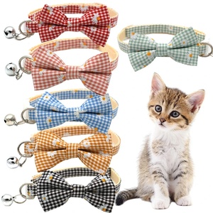 Nuevo diseño Floral mascota perro collares ajustable Margarita Navidad Cosplay <span class=keywords><strong>York</strong></span> perro collar lindo pajarita esfinge gato lindo cuello collares - Product Image 1