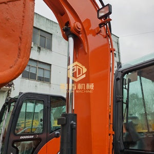 รถขุด Doosan DX55-9C มือสอง สภาพดี รถขุดตีนตะขาบ DX55-9C ขนาด 5.5 ตัน รถขุดขนาดเล็กมือสอง - Product Image 3