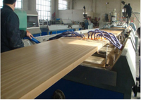 Machine de production de portes creuses WPC avec boîte de vitesses de moteur à vis de composants de base