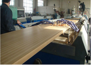 <span class=keywords><strong>WPC</strong></span> Hollow cửa sản xuất máy làm với thành phần cốt lõi vít động cơ hộp số - Product Image 2