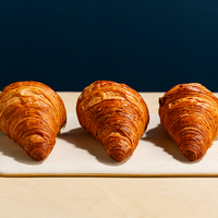 Petit Croissant Français Surgelé Cru à Cuire, Pâtisserie Boulangère Semi-finie