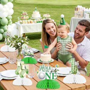 Set di 8 Centrotavola a Nido d'Ape 'Hole in One' per Primo Compleanno a Tema Golf, Decorazione da Tavolo Verde a Quadretti per Primo Compleanno di Bambino - Product Image 4