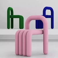 Nouvelle chaise de designer en métal, populaire sur internet, dossier moderne et simple, tabouret de salle à manger multifonctionnel, style Instagram pour restaurant et maison, idéal pour les photos