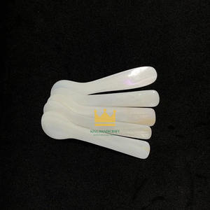 Cuillère moderne écologique en nacre 9x1cm – Meilleures ventes – Coquillages de capiz – Matériau naturel – Décoration – Articles de service – Origine Vietnam - Product Image 2