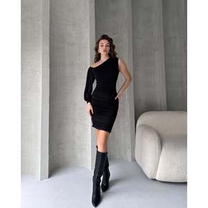 DEFILE Mini vestido negro drapeado con un solo hombro para mujer, elegante vestido de cóctel ajustado de poliéster y lycra - Product Image 1