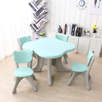 Mobilier simple personnalisable Ensemble de chaises de bureau pliantes en plastique bon marché pour étudiants Table extensible pour chambre d'enfants et école