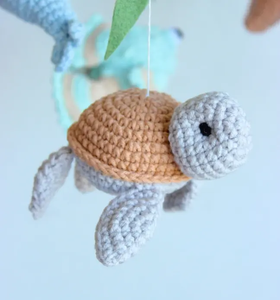 Móvil de bebé océano móvil de bebé de ganchillo náutico con medusas narval tortuga pulpo y caballito de mar - Product Image 4