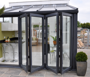 Porte coulissante manuelle double à double battant insonorisée avec panneaux en verre. Se plie en plat, glisse en douceur, design moderne, finitions personnalisables - Product Image 2