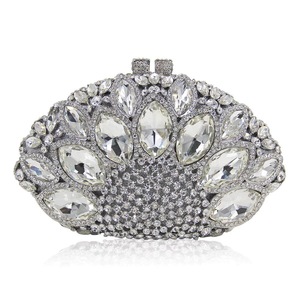 Sac de soirée élégant en sequins dorés et diamants pour femme <span class=keywords><strong>avec</strong></span> chaînes et fermeture à <span class=keywords><strong>rabat</strong></span> classique - Product Image 1