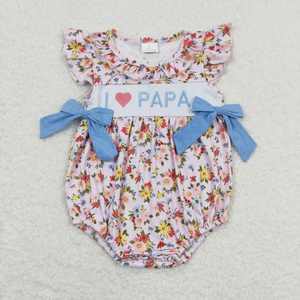 Vente flash : Ensemble sœur sœur avec robe à manches bouffantes à fleurs vertes brodée « Mama's Girl » et combinaison à volants - Product Image 6