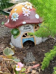 Statua Decorativa Personalizzata in Resina a Forma di Casa a Fungo per Giardino, Cortile, Esterni - Piccola Collezione di Ornamenti Adorabili - Product Image 6