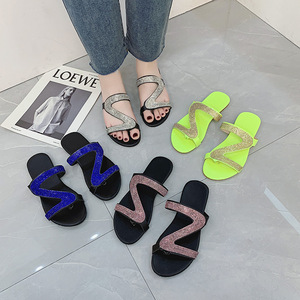 Sandalias planas para mujer, ideales para el uso en exteriores y para el verano. - Product Image 5