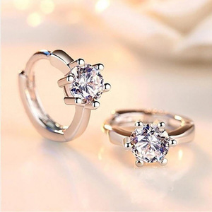 Orecchini in Oro Bianco con Diamanti Taglio Brillante Rotondo Colore G Pietra Naturale Certificata GIA Stile Classico Gioielli da Fidanzamento per Donna - Product Image 4